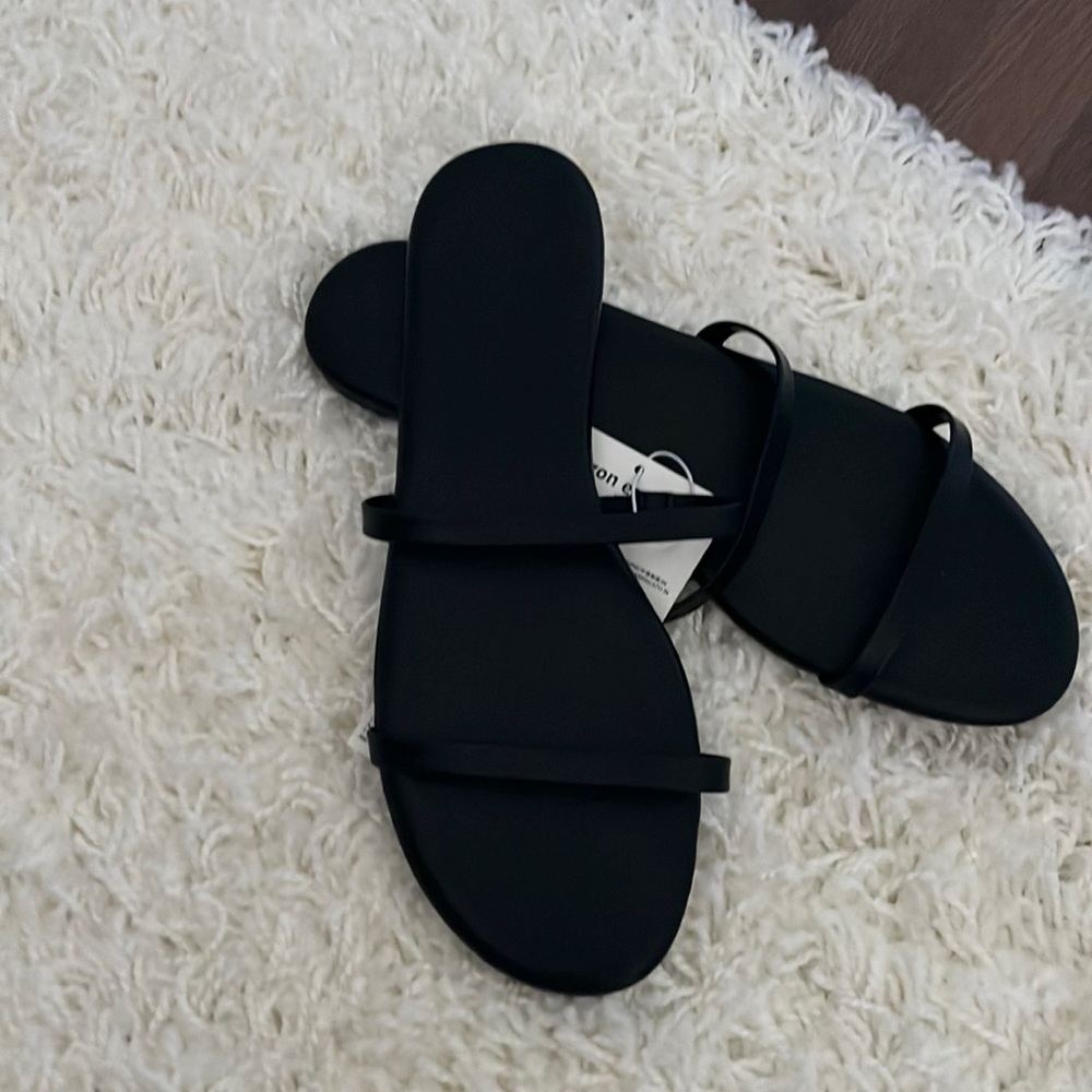 Size 10 black sandals
